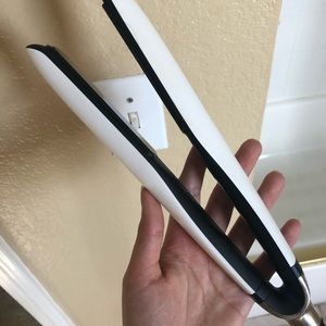 GHD platinum straightener